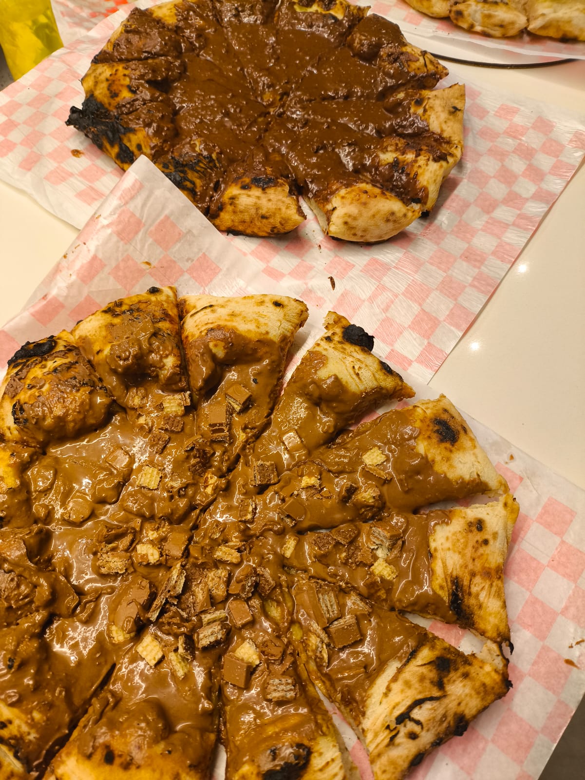 Pizza doce artesanal da Impasto di Larsen servida em evento